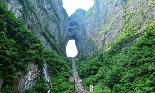 张家界的天门山景区介绍_张家界天门山景区介绍p p t